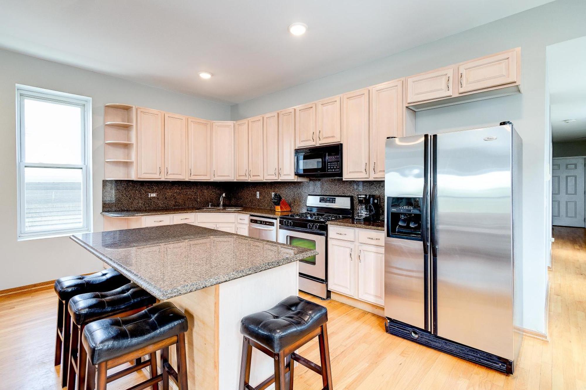 3 Flat Building Downtown - With Private Patios Apartment Chicago