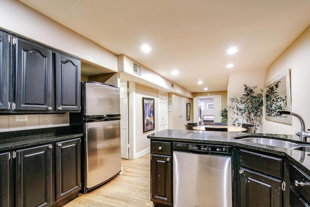 Apartment Old-world Classic Building Downtown *