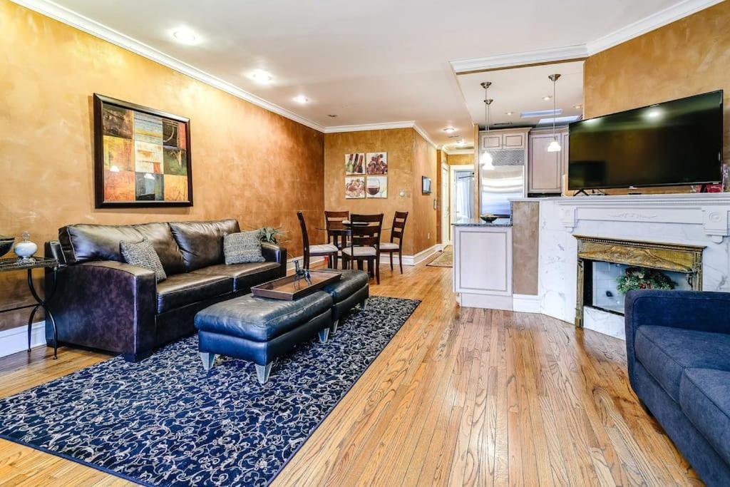 Apartment Old-world Classic Building Downtown