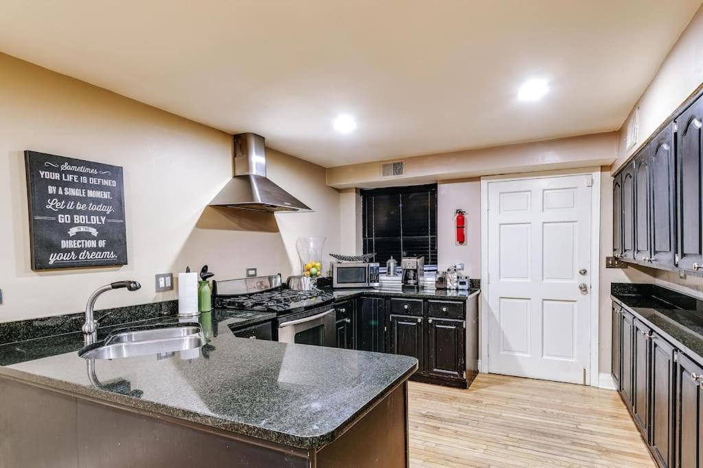 Apartment Brownstone In Gold Coast