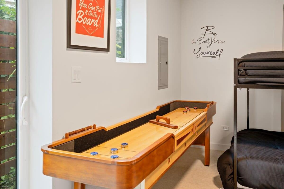 Chic 4-bedroom Haven: Designer's Dream Holiday home