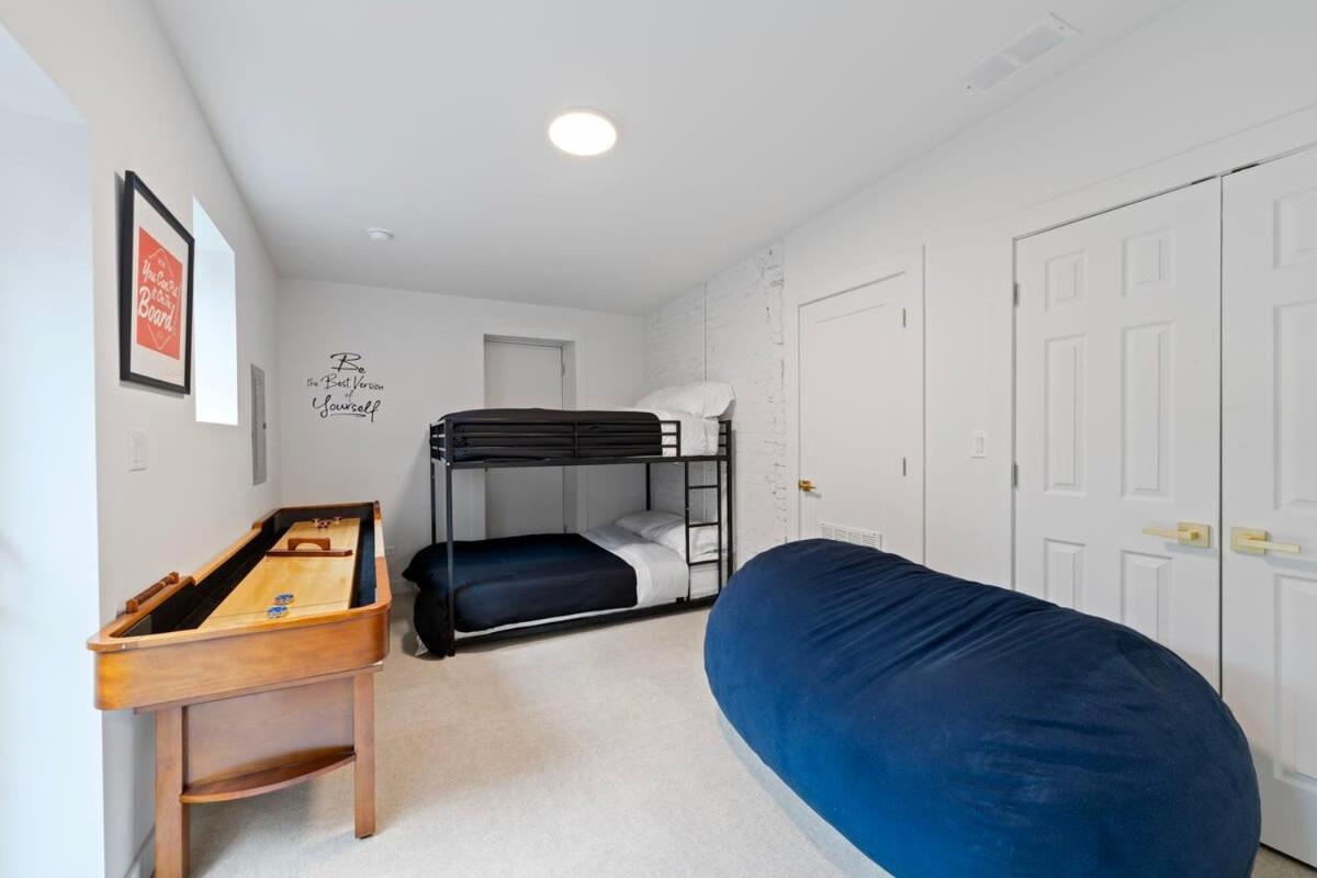 Chic 4-bedroom Haven: Designer's Dream * Chicago