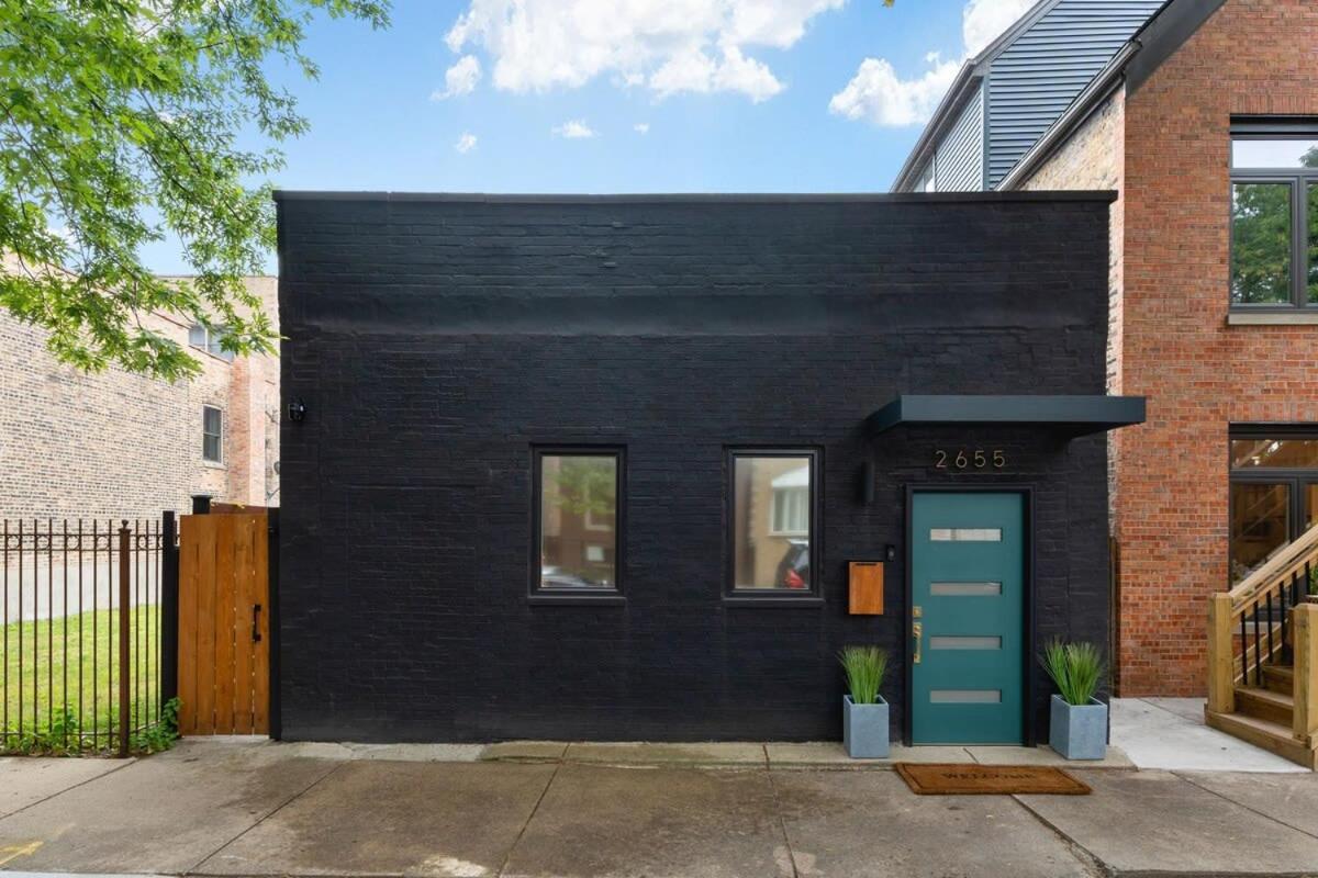 Chic 4-bedroom Haven: Designer's Dream *