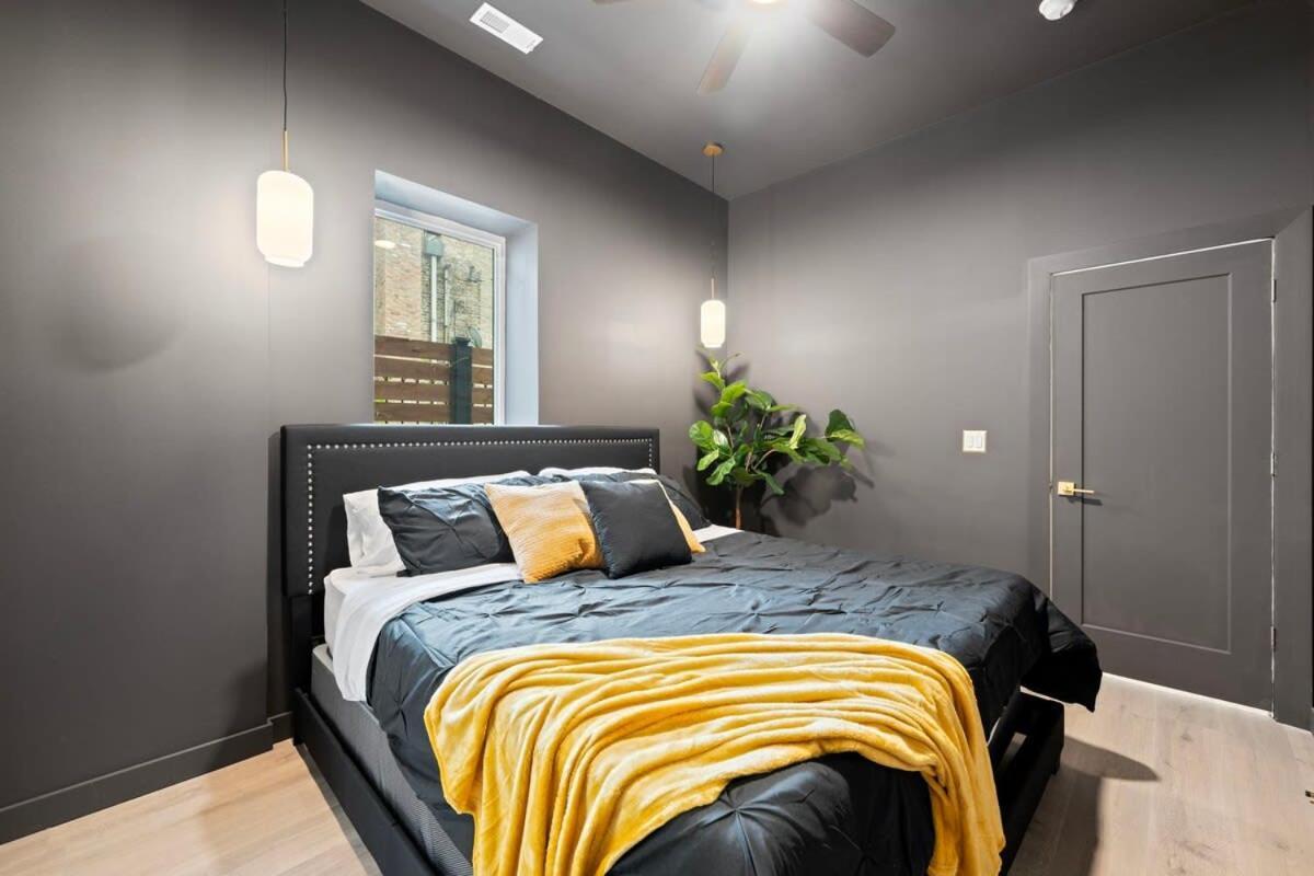 Chic 4-bedroom Haven: Designer's Dream * Chicago