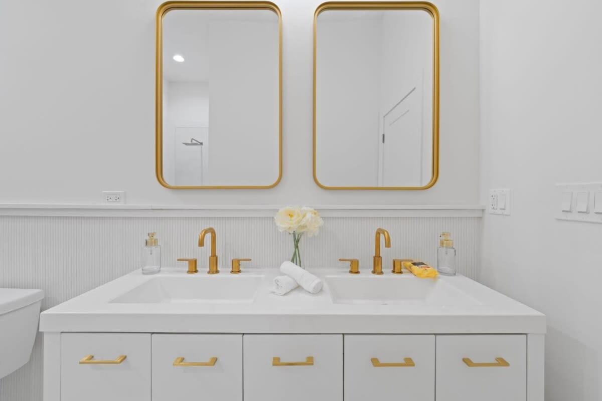 Holiday home Chic 4-bedroom Haven: Designer's Dream Chicago