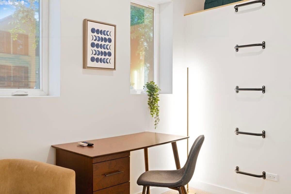 Chic 4-bedroom Haven: Designer's Dream Holiday home