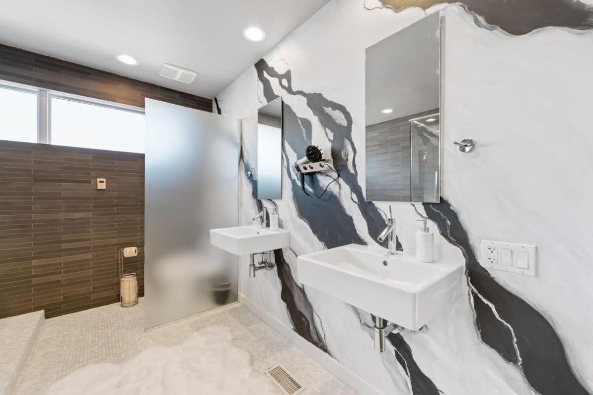 Amazing 4br 4ba Oasis W Rooftop & Stunning Design Casa de Férias Chicago