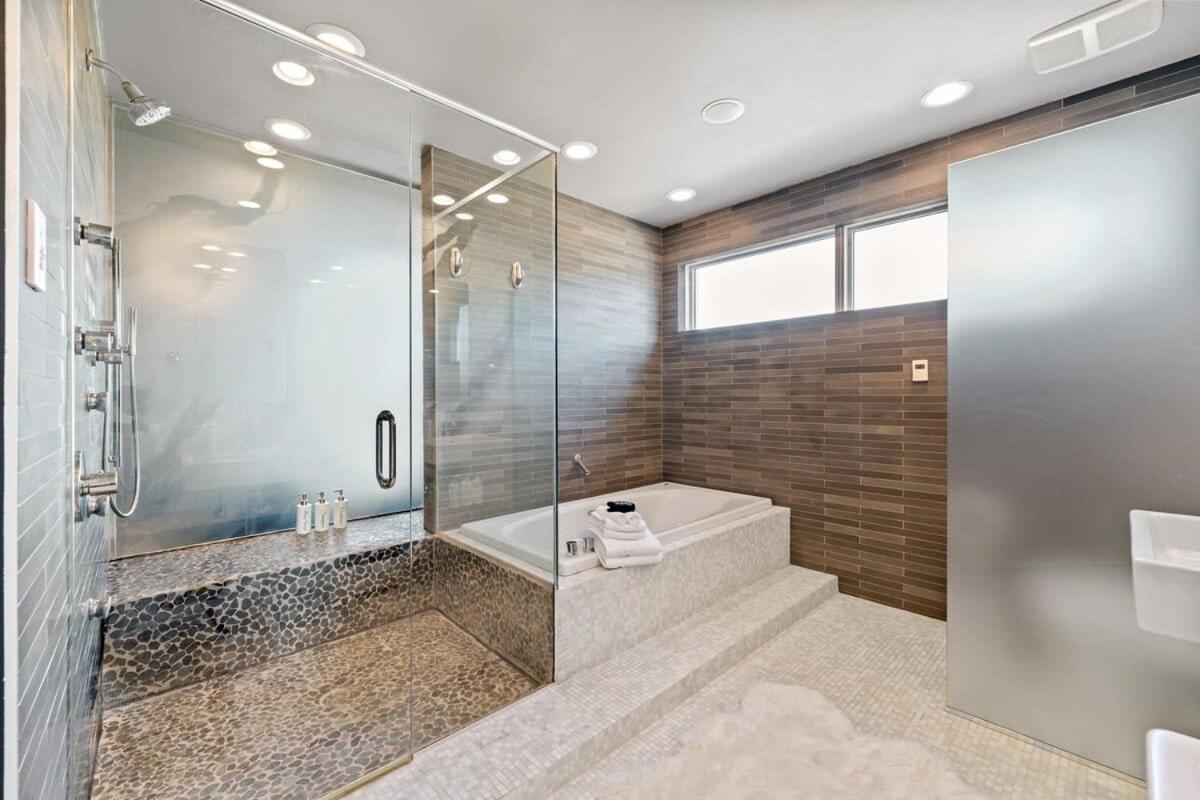 Amazing 4br 4ba Oasis W Rooftop & Stunning Design Casa de Férias