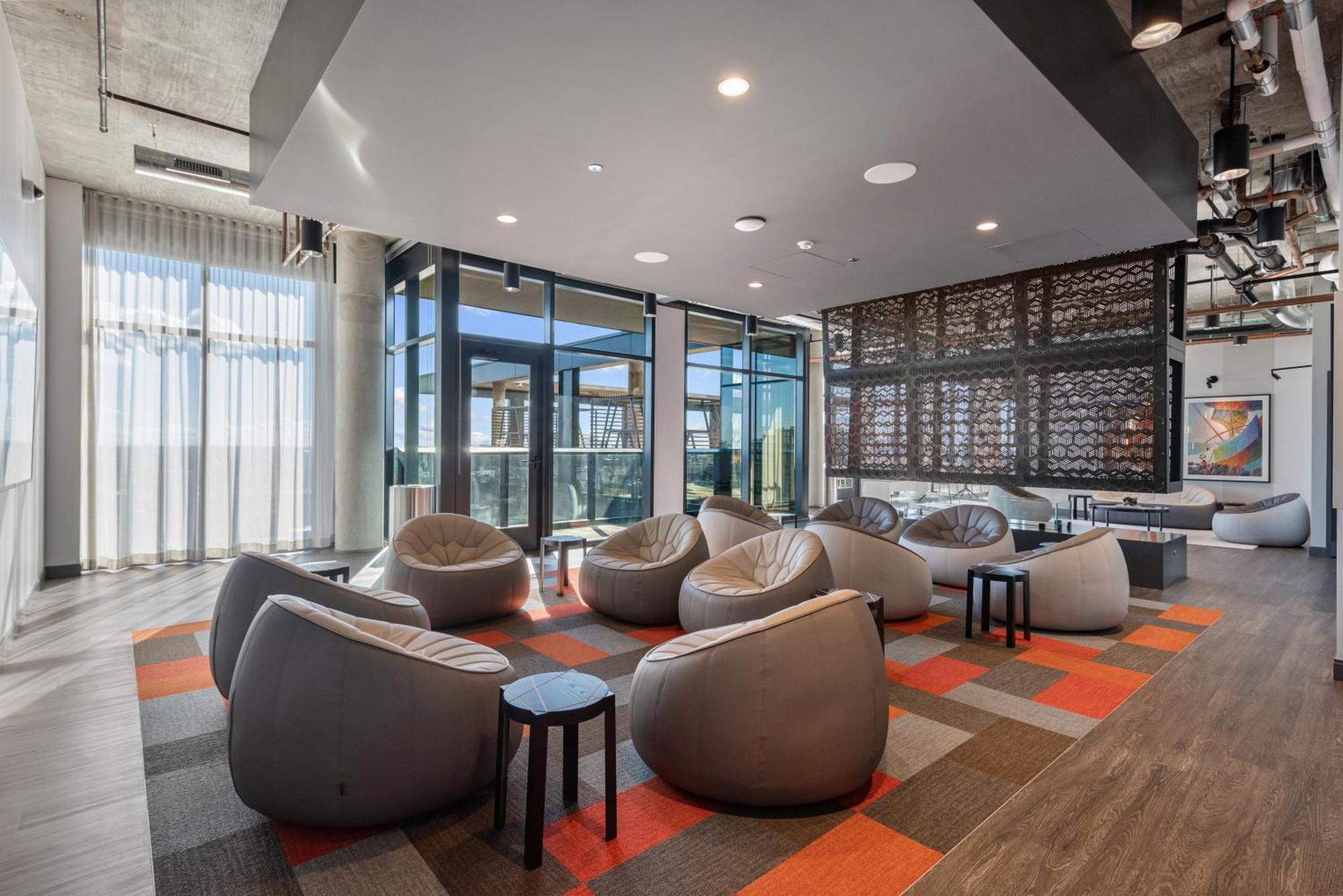 Fulbrix Bright Designer With West Loop Views *