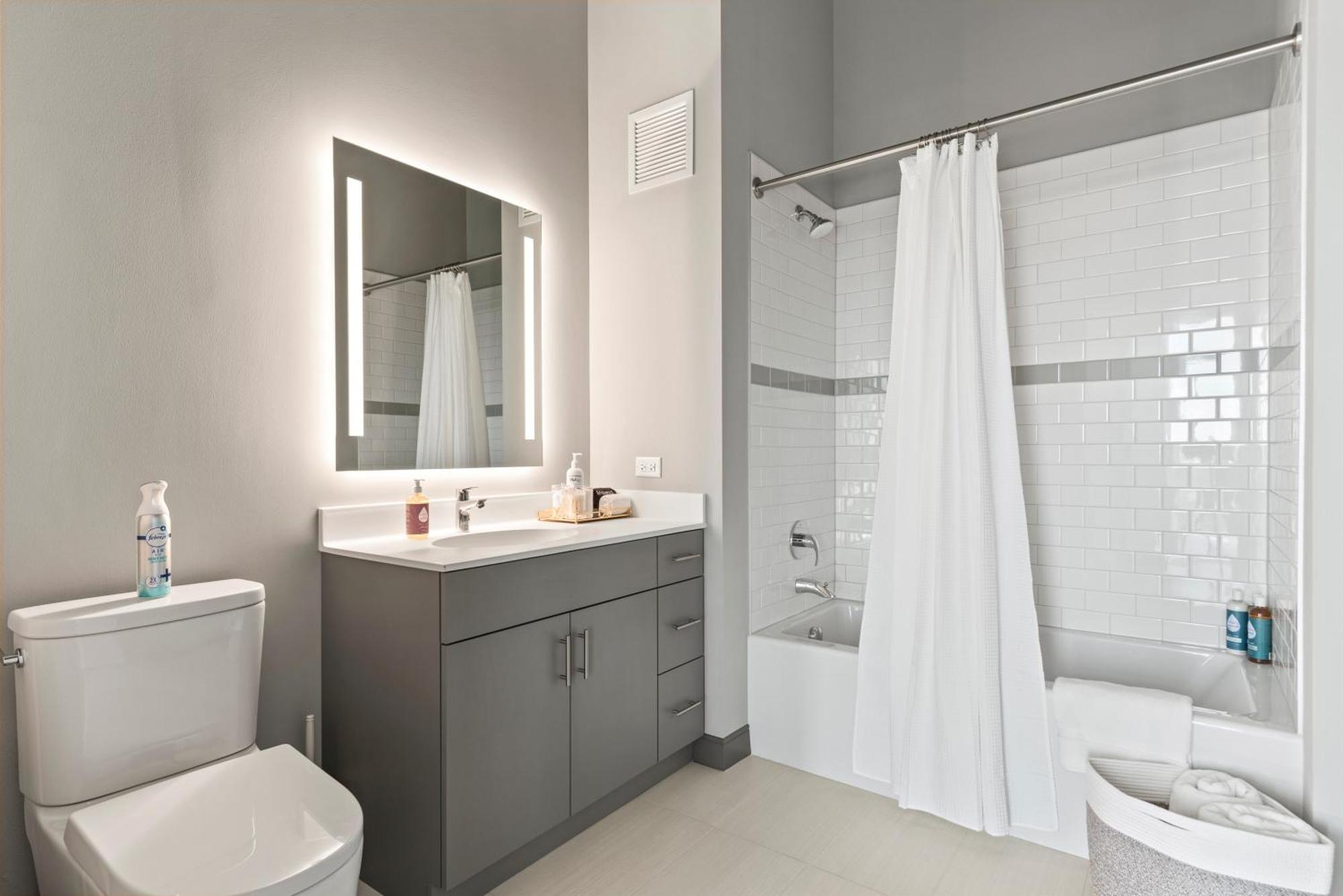 Fulbrix Bright Designer With West Loop Views Chicago