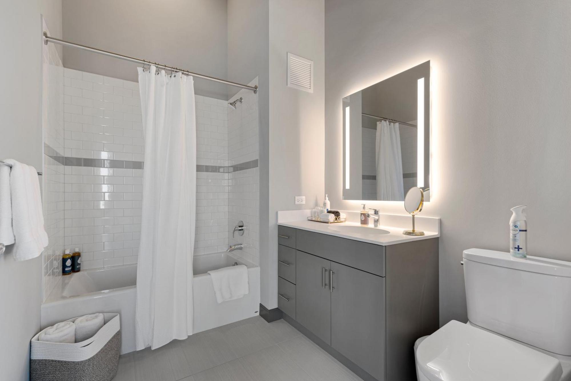 Fulbrix Bright Designer With West Loop Views Chicago