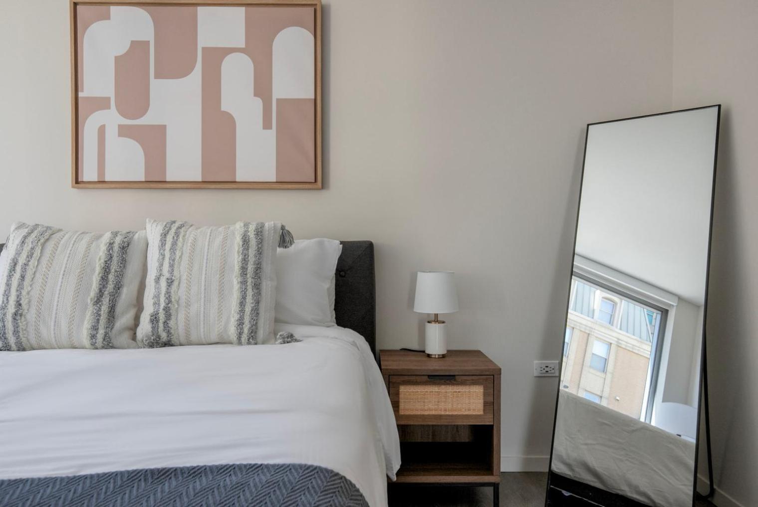 Apartment River North 1br W Coffee Shop Gym Nr Chi-972 Chicago