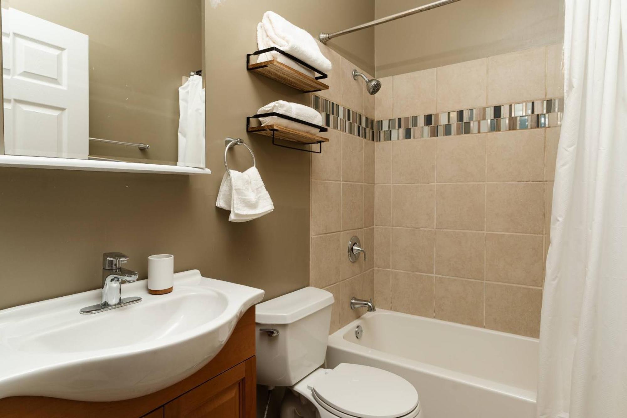 Wicker Park 2br Near Milwaukee Ave Apartment