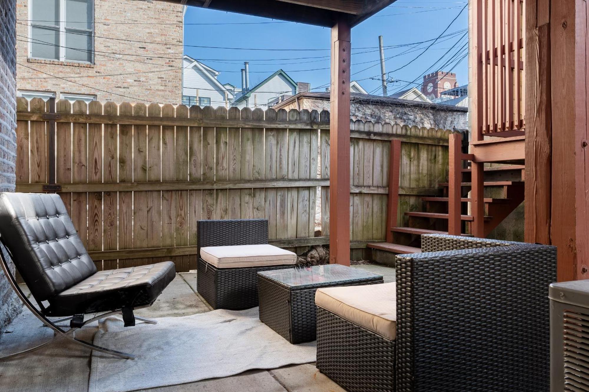 Wicker Park 2br Near Milwaukee Ave Apartment Chicago