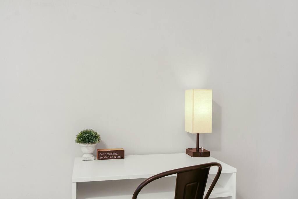 1br Bright And Airy In Hyde Park - Hyde Park 109 And 209 Rep * Chicago