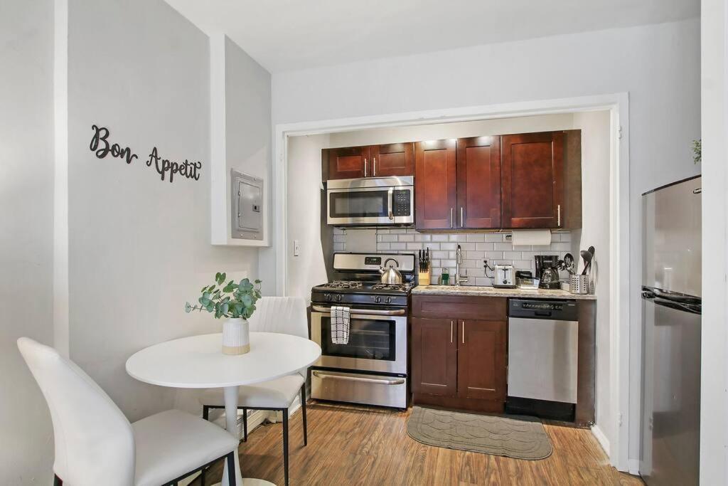 1br Bright And Airy In Hyde Park - Hyde Park 109 And 209 Rep * Chicago