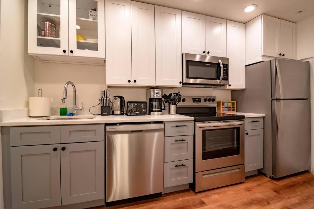 Spacious 4Br Gold Coast Duplex With Jacuzzi In The Bedroom *