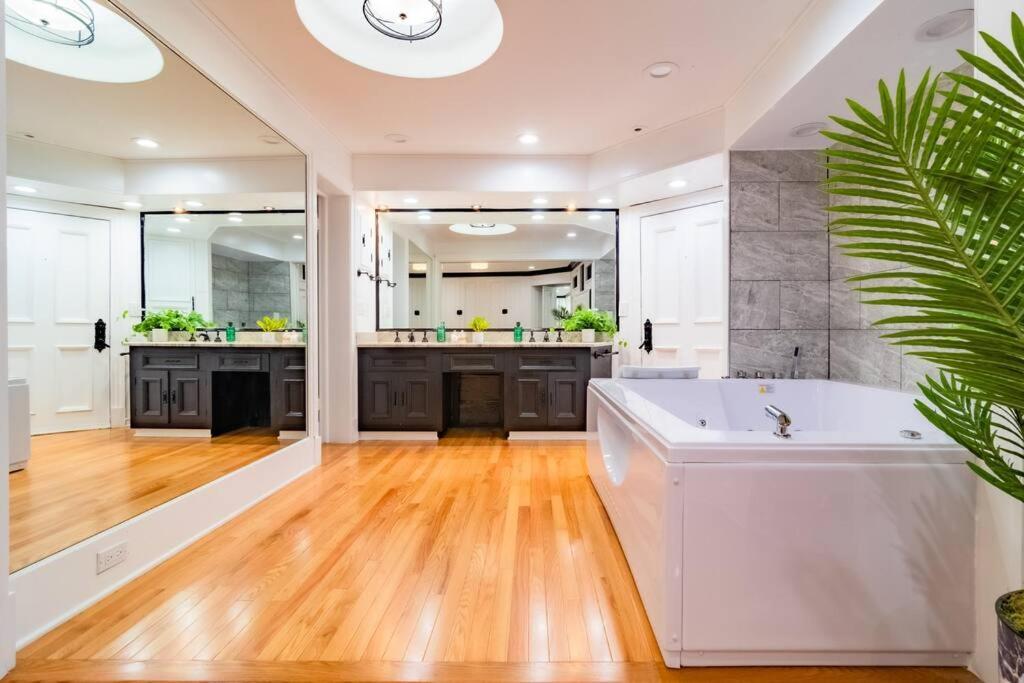 Appartement Spacious 4Br Gold Coast Duplex With Jacuzzi In The Bedroom Chicago