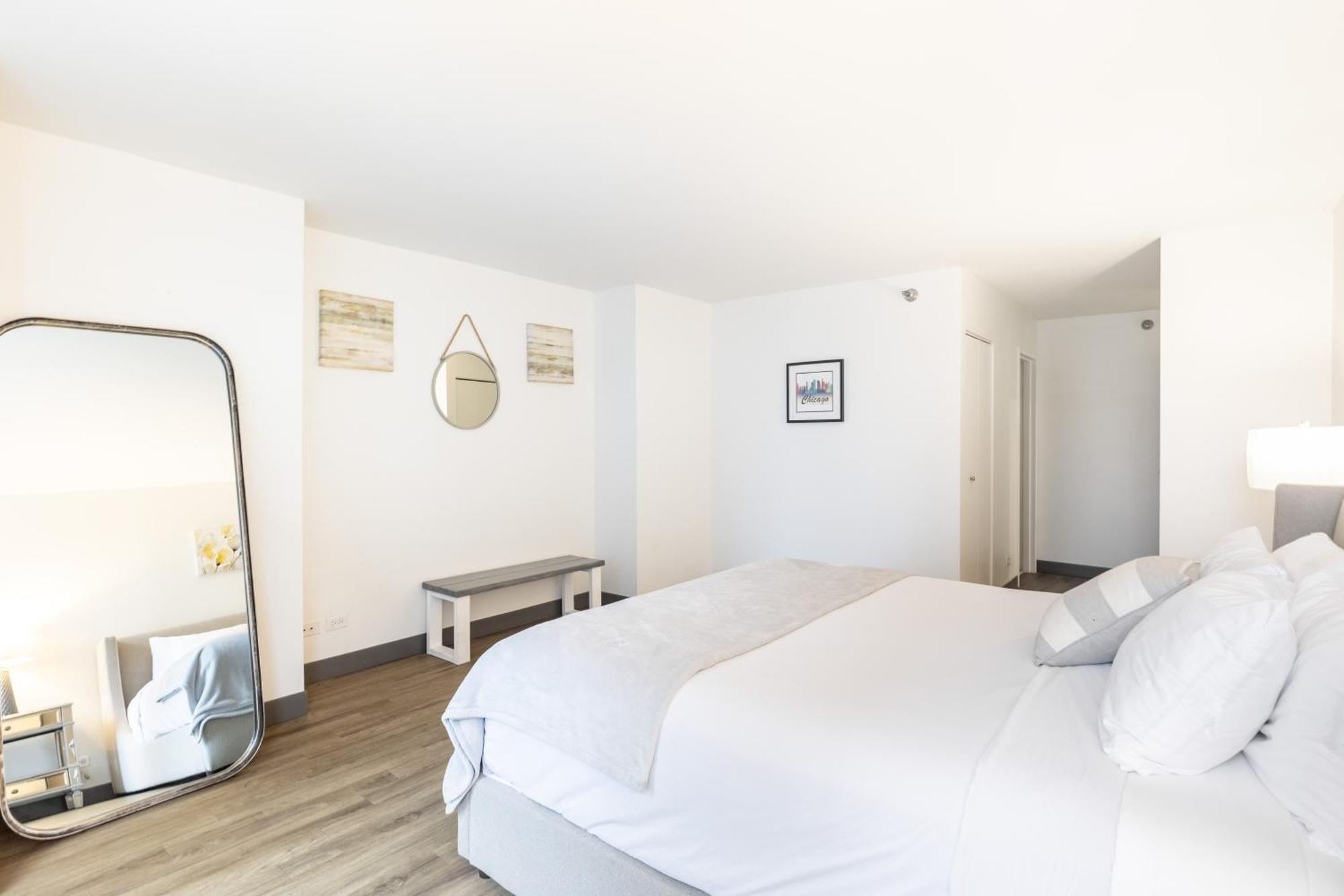 Envitae 3br Luxury Corner Loft With Navy Pier Views Chicago