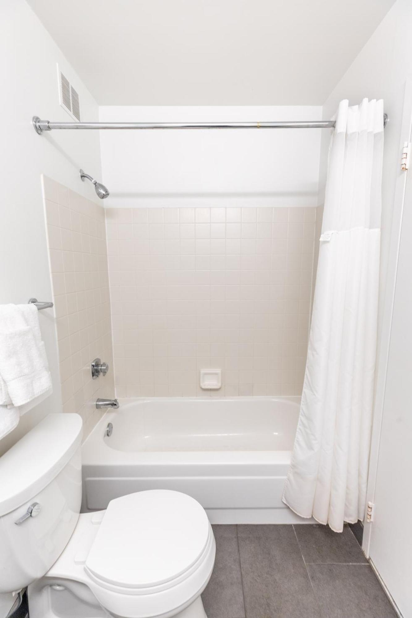 Envitae 3br Luxury Corner Loft With Navy Pier Views * Chicago