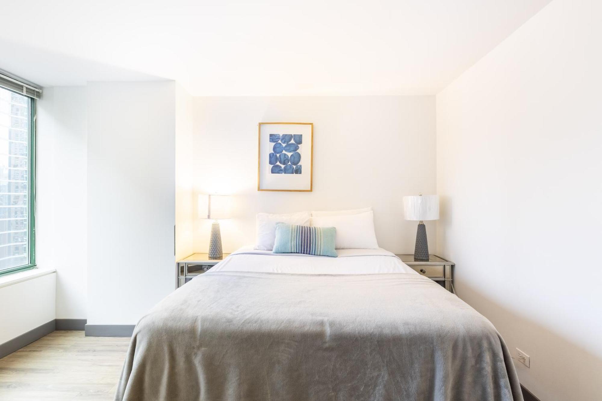 Envitae 3br Luxury Corner Loft With Navy Pier Views *