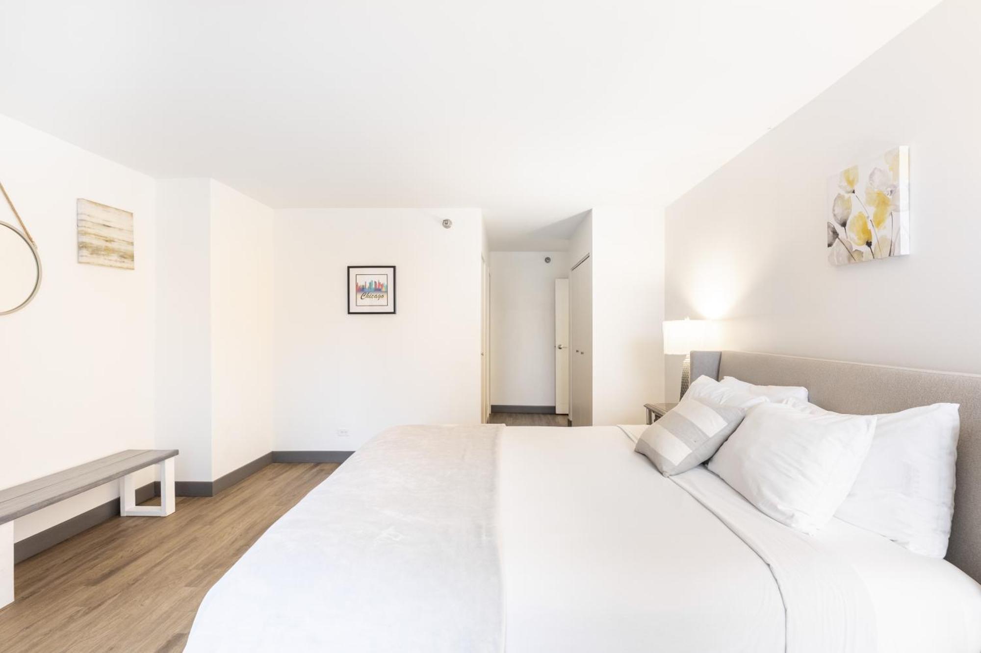 Envitae 3br Luxury Corner Loft With Navy Pier Views Apartment Chicago