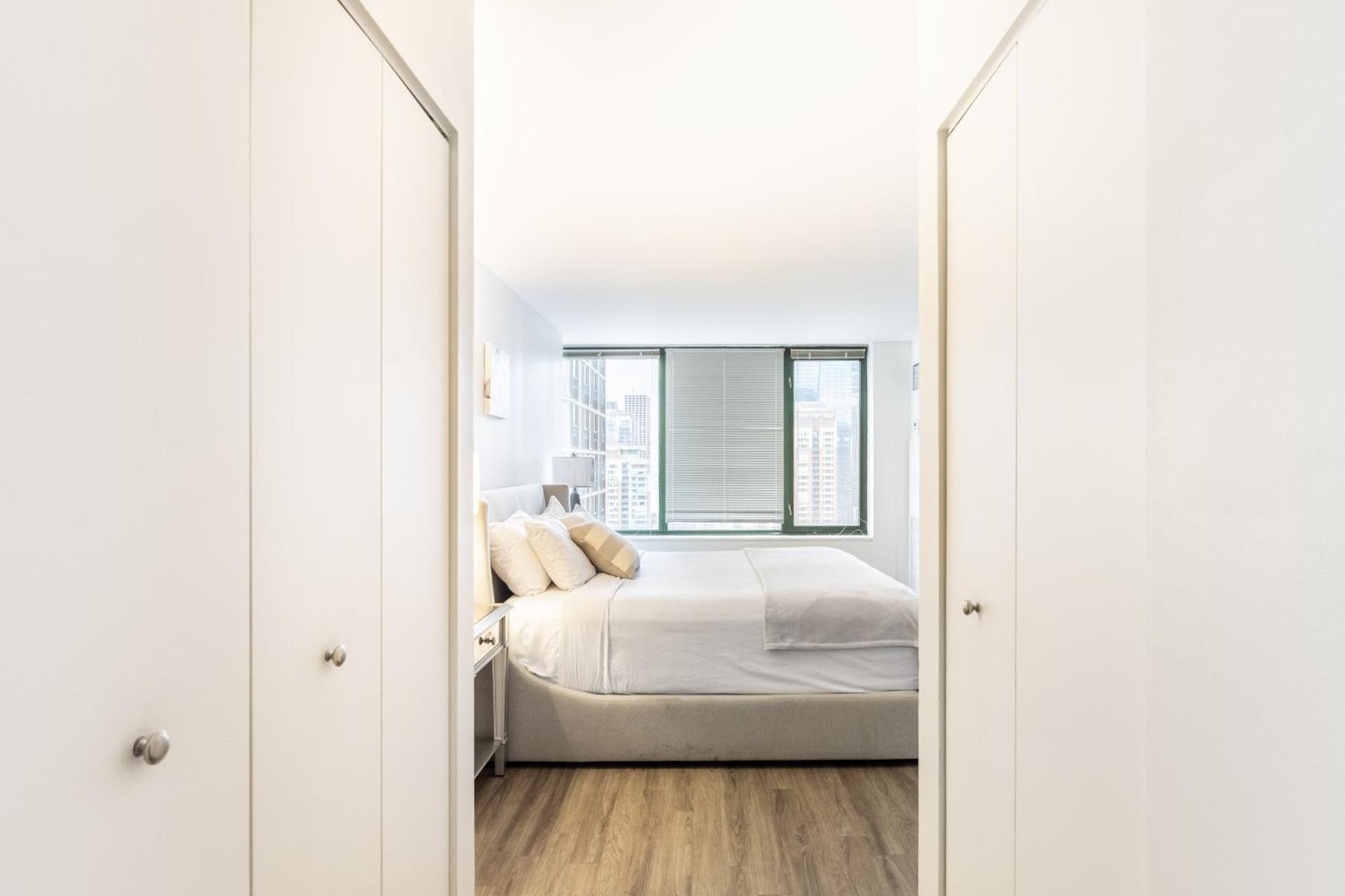 Envitae 3br Luxury Corner Loft With Navy Pier Views Apartment *