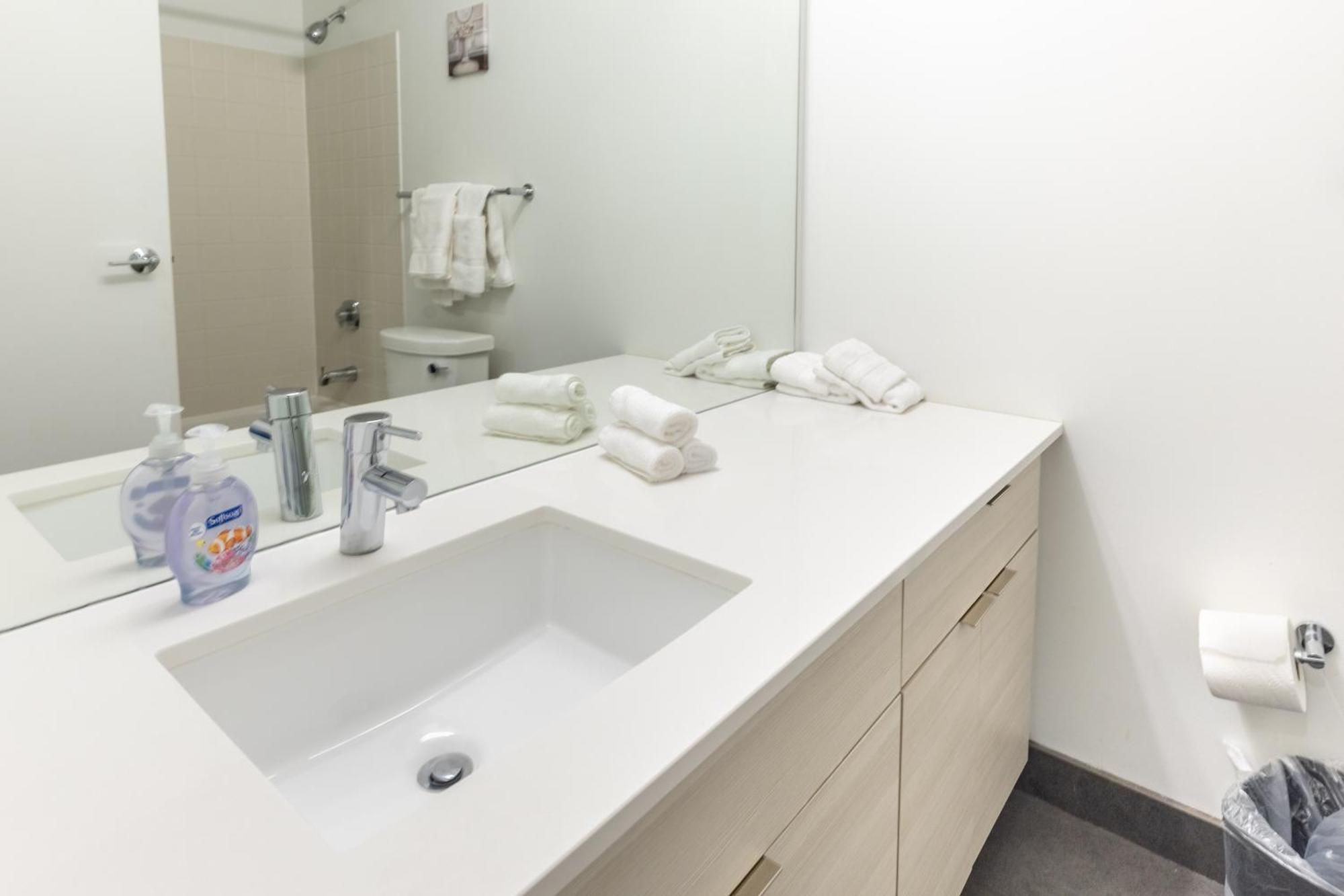 Envitae 3br Luxury Corner Loft With Navy Pier Views * Chicago