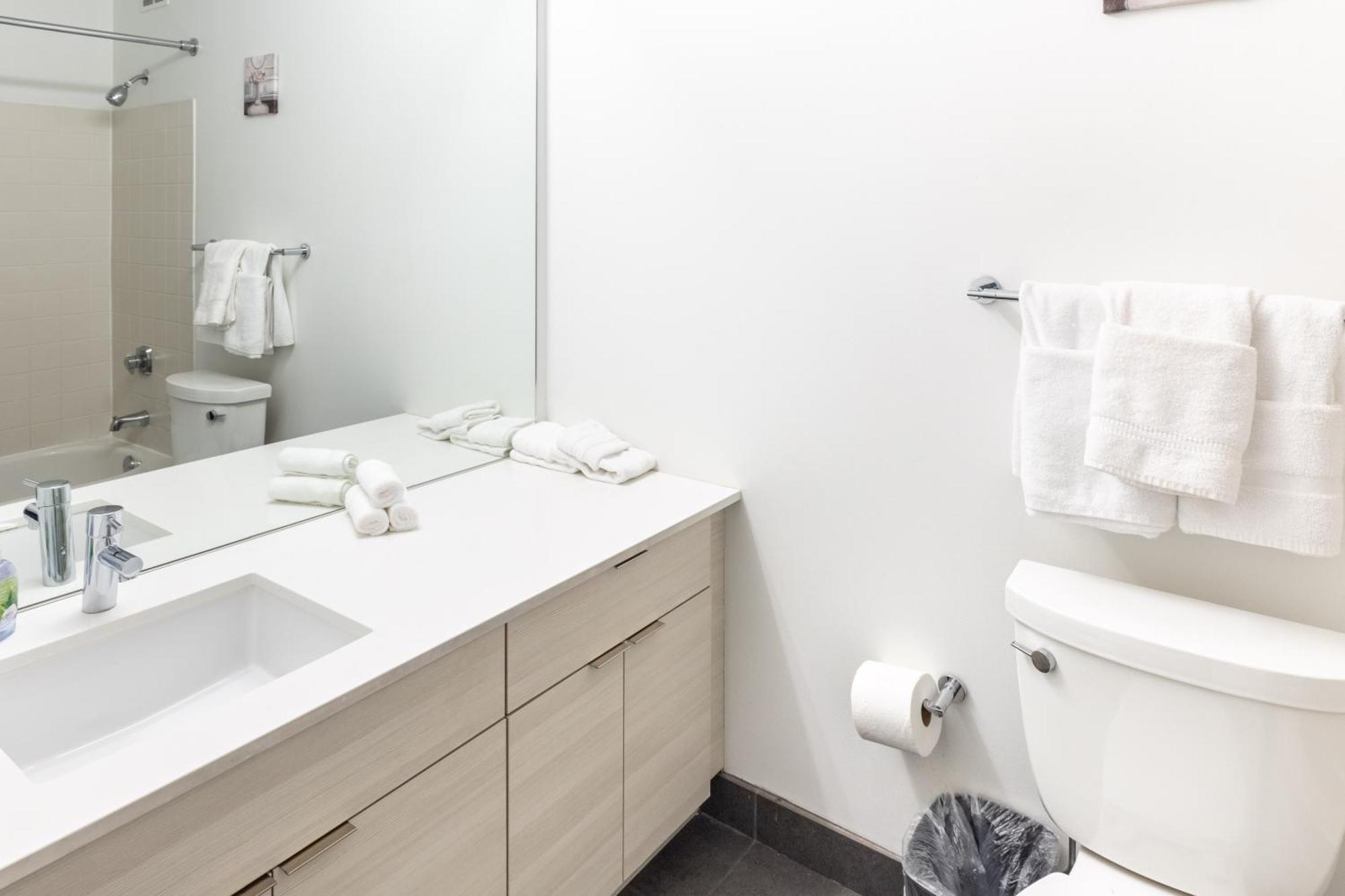 Envitae 3br Luxury Corner Loft With Navy Pier Views Apartment Chicago