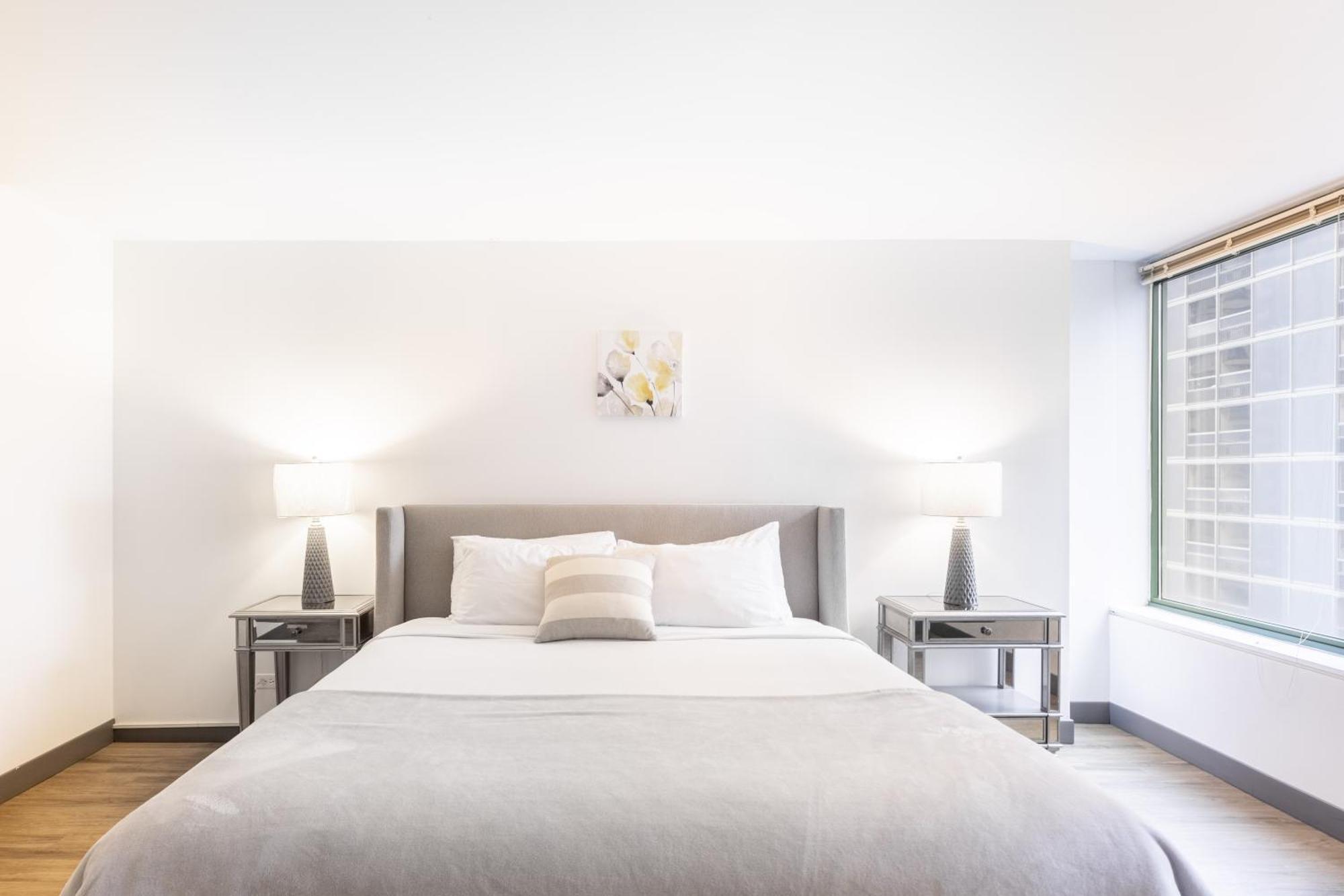 Envitae 3br Luxury Corner Loft With Navy Pier Views Apartment