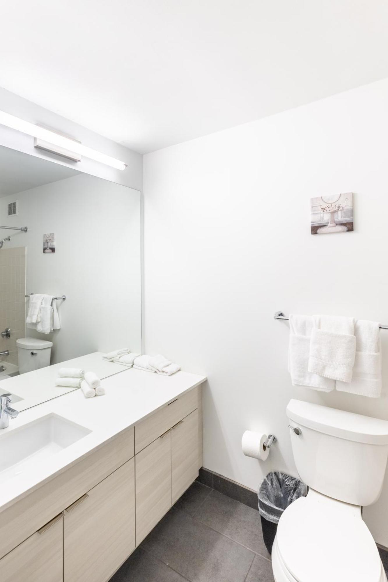 Envitae 3br Luxury Corner Loft With Navy Pier Views Apartment Chicago