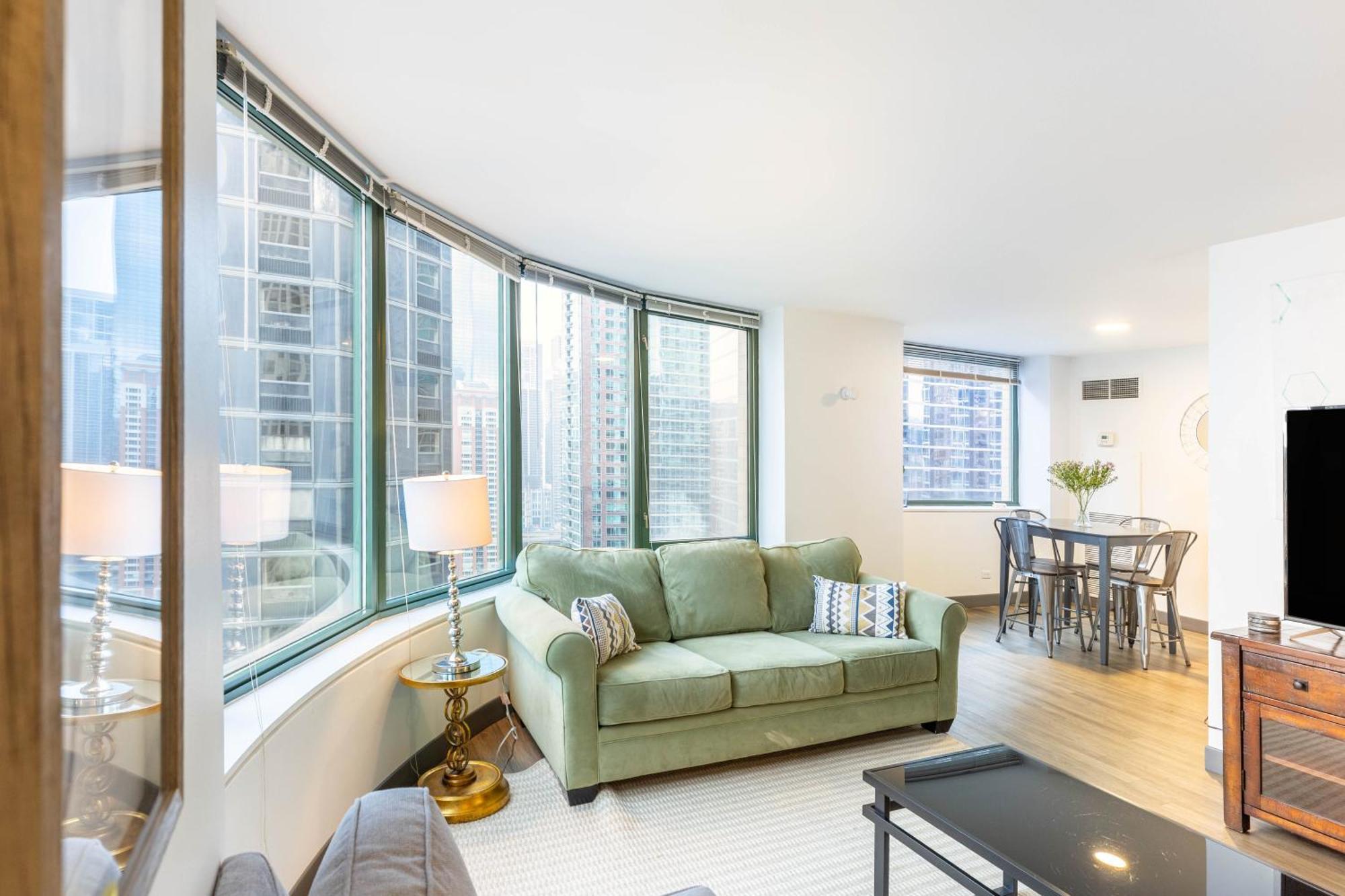 Envitae 3br Luxury Corner Loft With Navy Pier Views Apartment Chicago