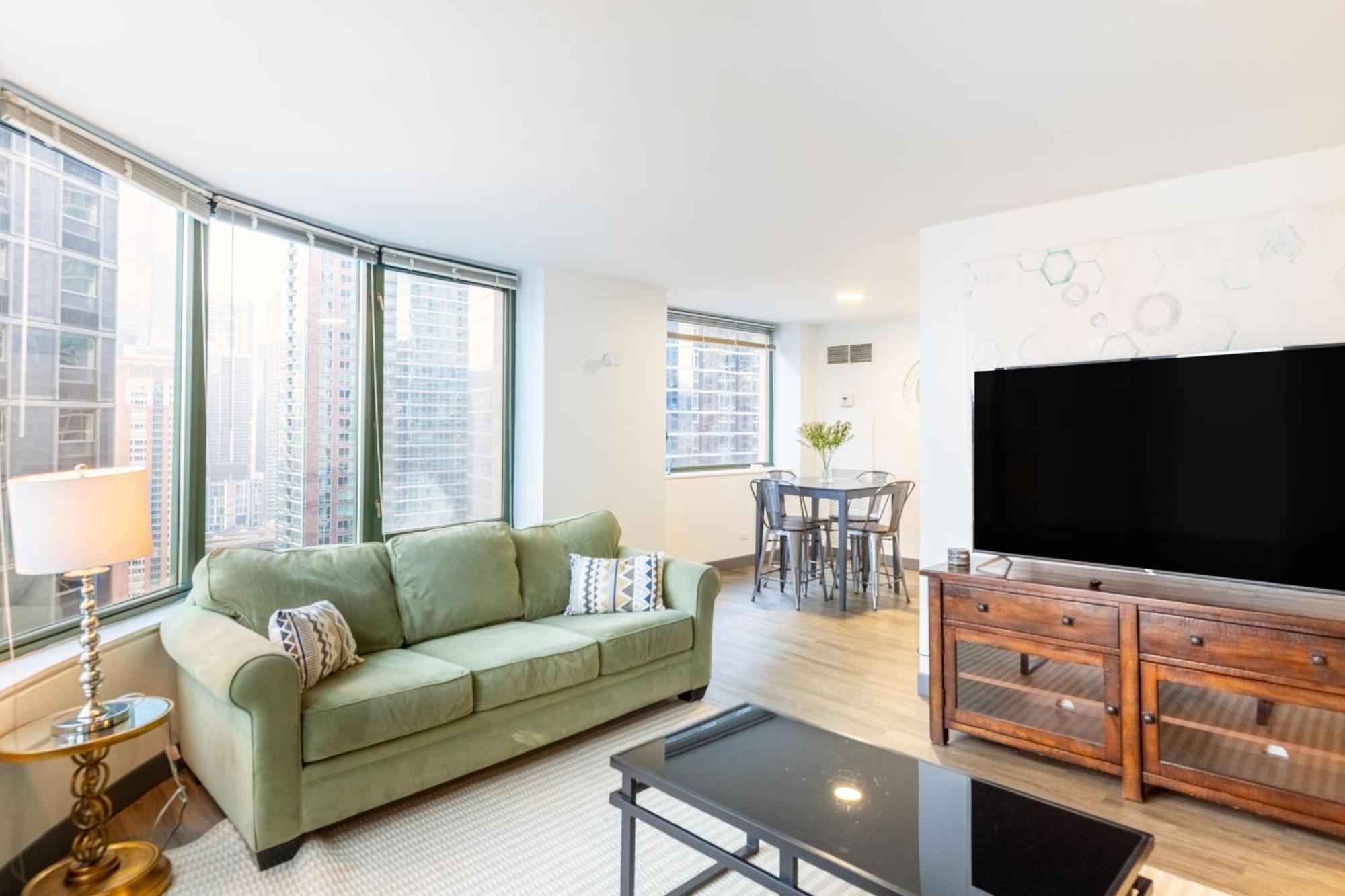 Envitae 3br Luxury Corner Loft With Navy Pier Views * Chicago