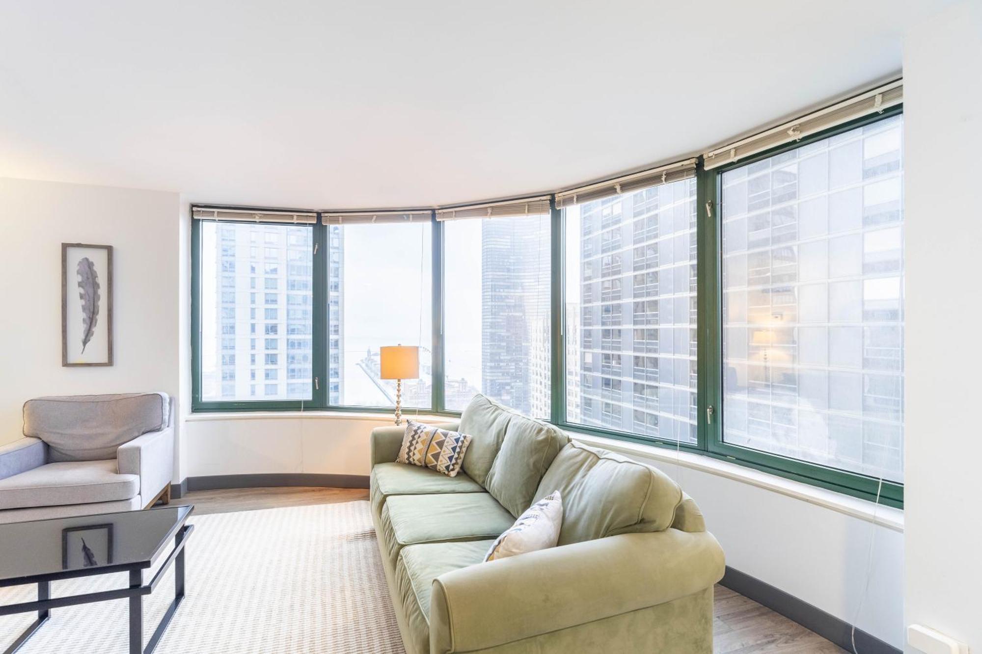 Envitae 3br Luxury Corner Loft With Navy Pier Views Apartment Chicago