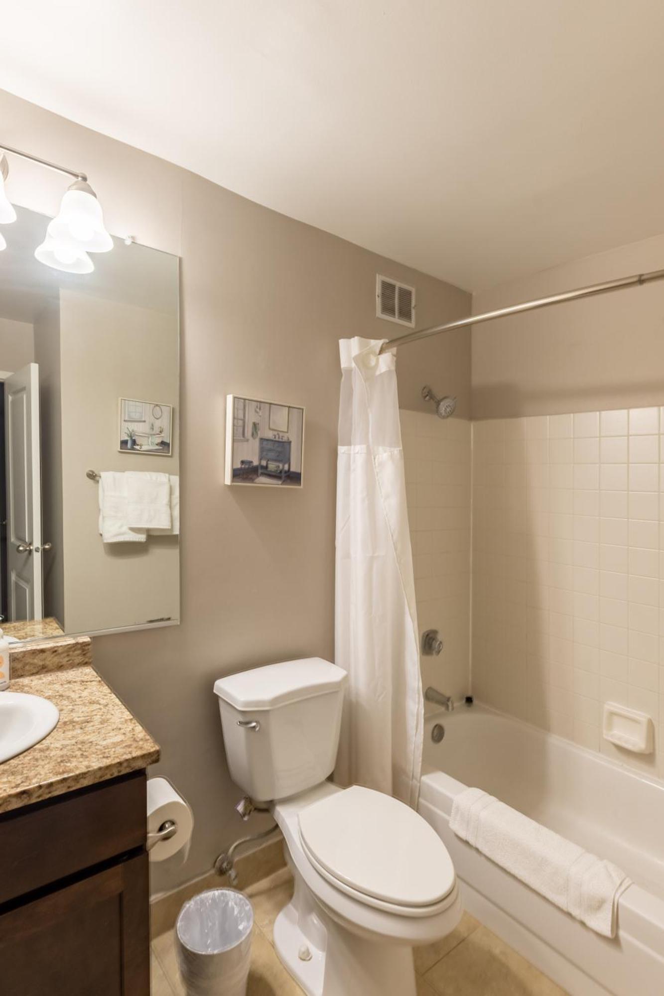 Captivating With Pier Views, Pool And Gym *