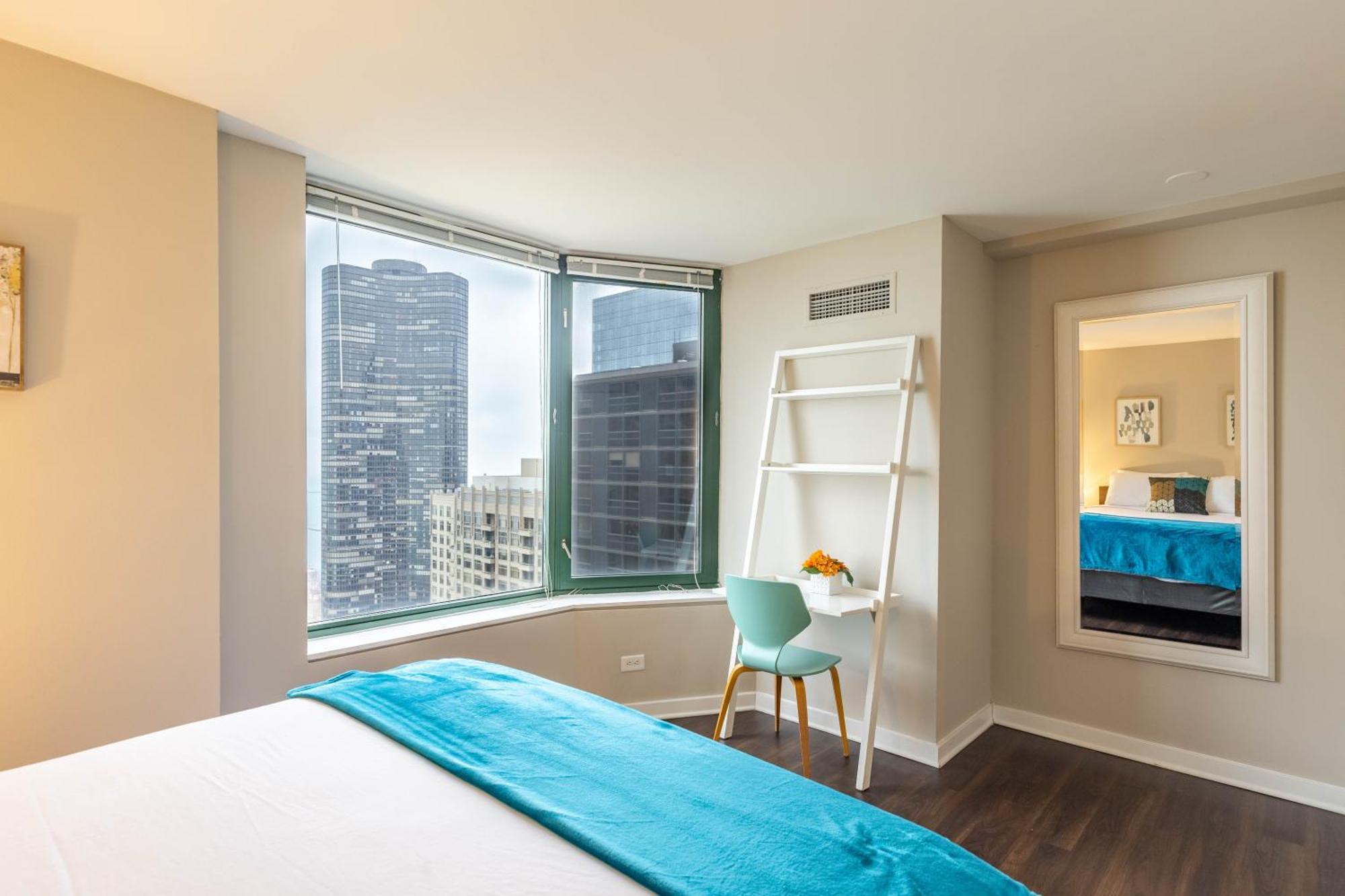 Captivating With Pier Views, Pool And Gym Apartment Chicago