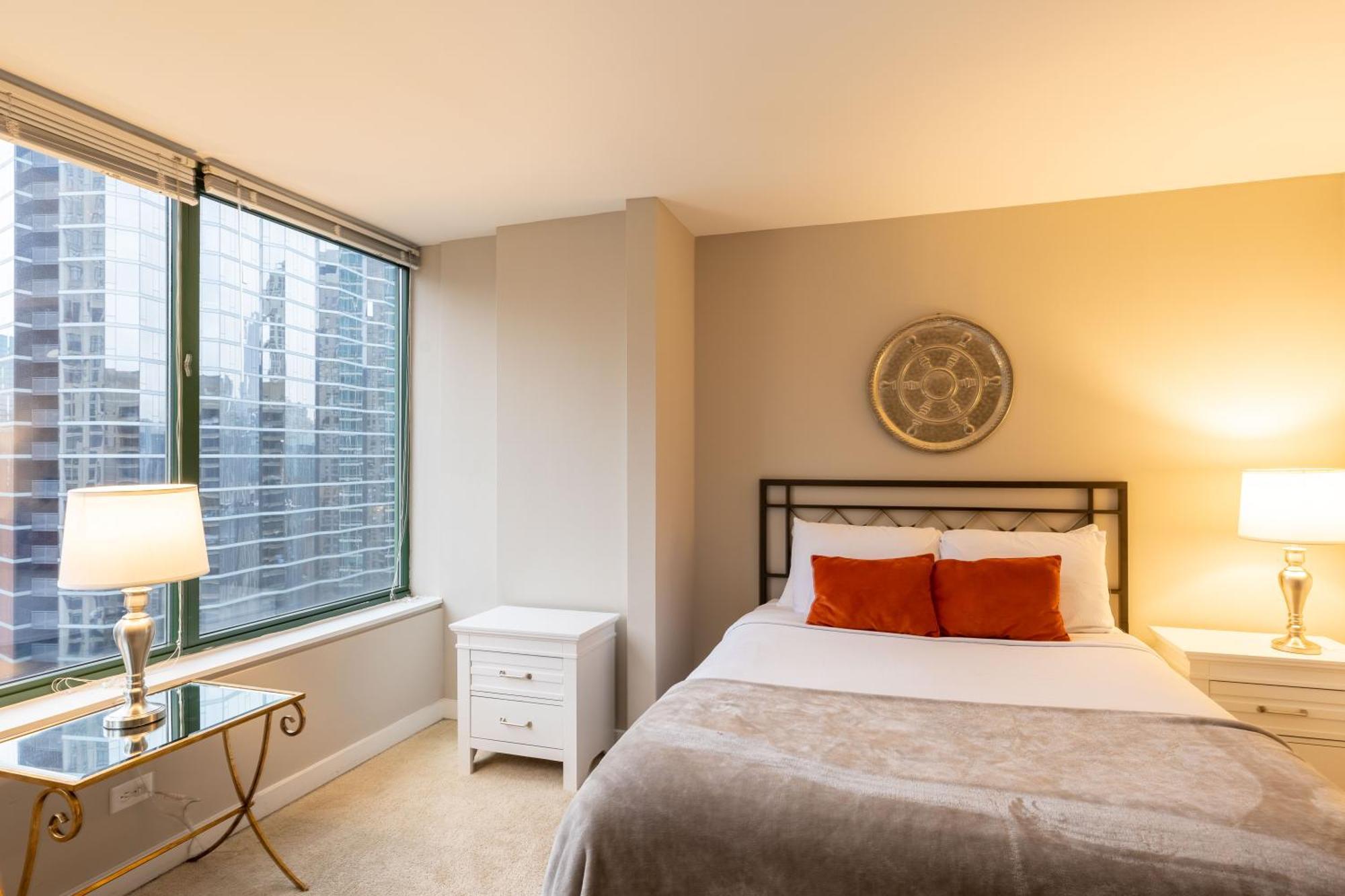 Apartment Captivating With Pier Views, Pool And Gym