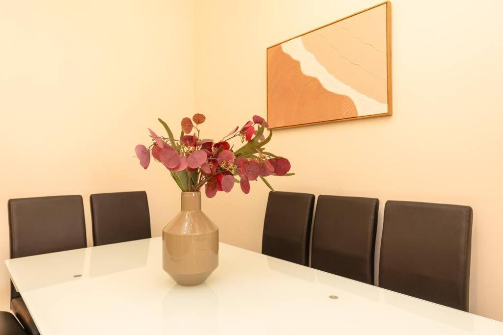 Spacious 5Br Luxury Suite Perfect For Groups With Gym Access And Optional Parking Near Mccormick Place, Grant Park And Soldier Field Apartment