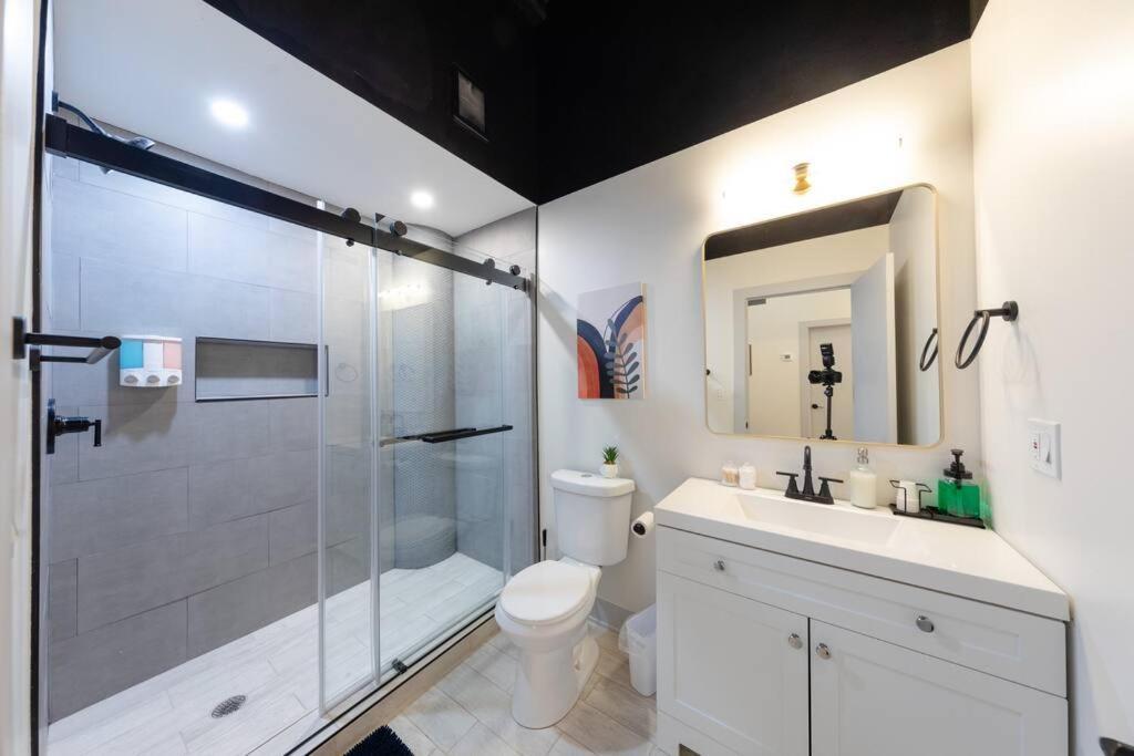 Spacious 5Br Luxury Suite Perfect For Groups With Gym Access And Optional Parking Near Mccormick Place, Grant Park And Soldier Field