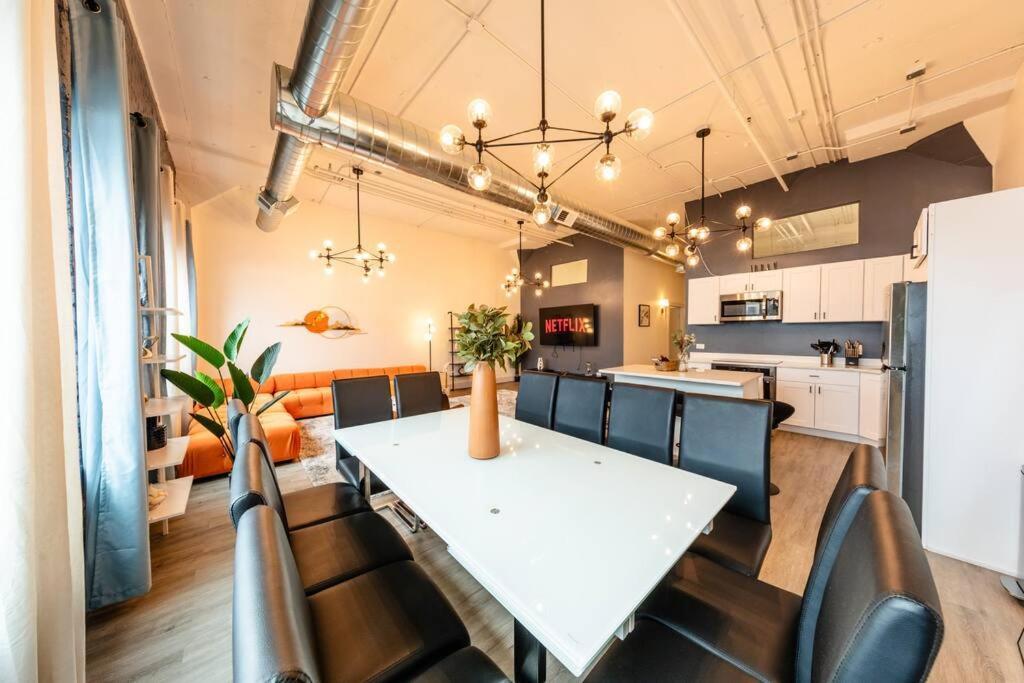 Luxury 6br Loft Perfect For 12 Guests With Skyline Views, Optional Parking And Gym Access Near Mccormick Place And Soldier Field * Chicago