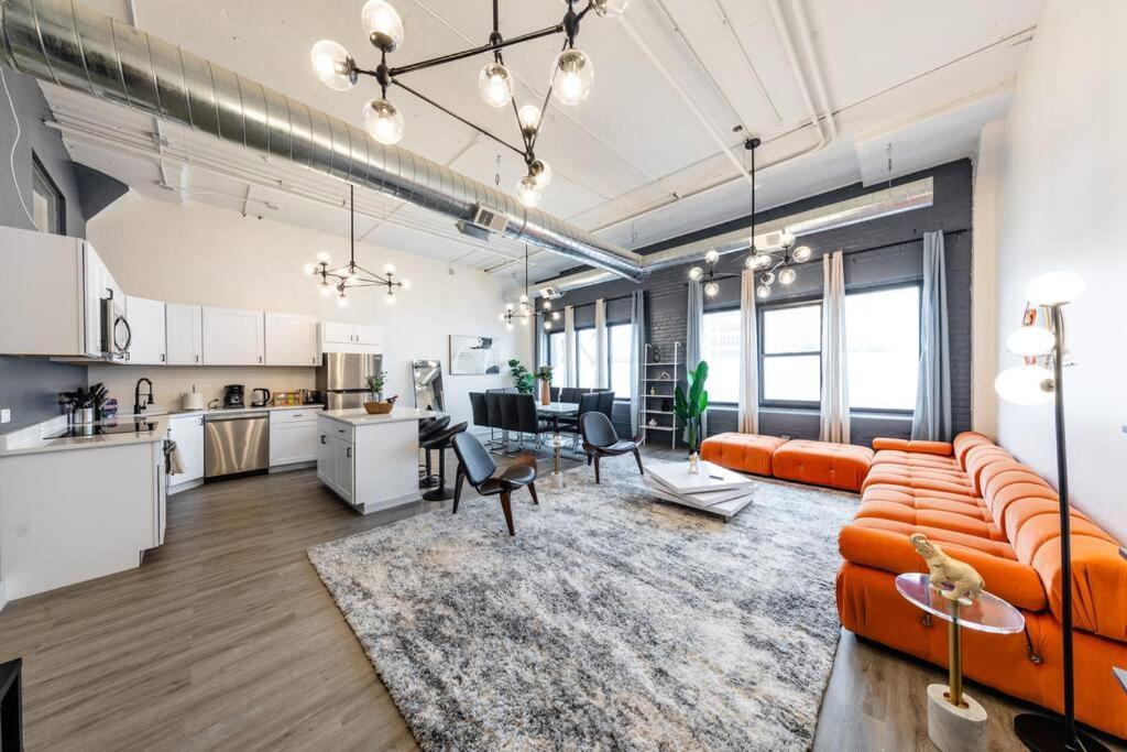 Luxury 6br Loft Perfect For 12 Guests With Skyline Views, Optional Parking And Gym Access Near Mccormick Place And Soldier Field Apartment *