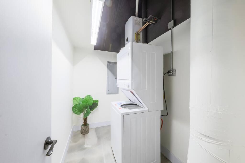 Luxury 6br Loft Perfect For 12 Guests With Skyline Views, Optional Parking And Gym Access Near Mccormick Place And Soldier Field Chicago