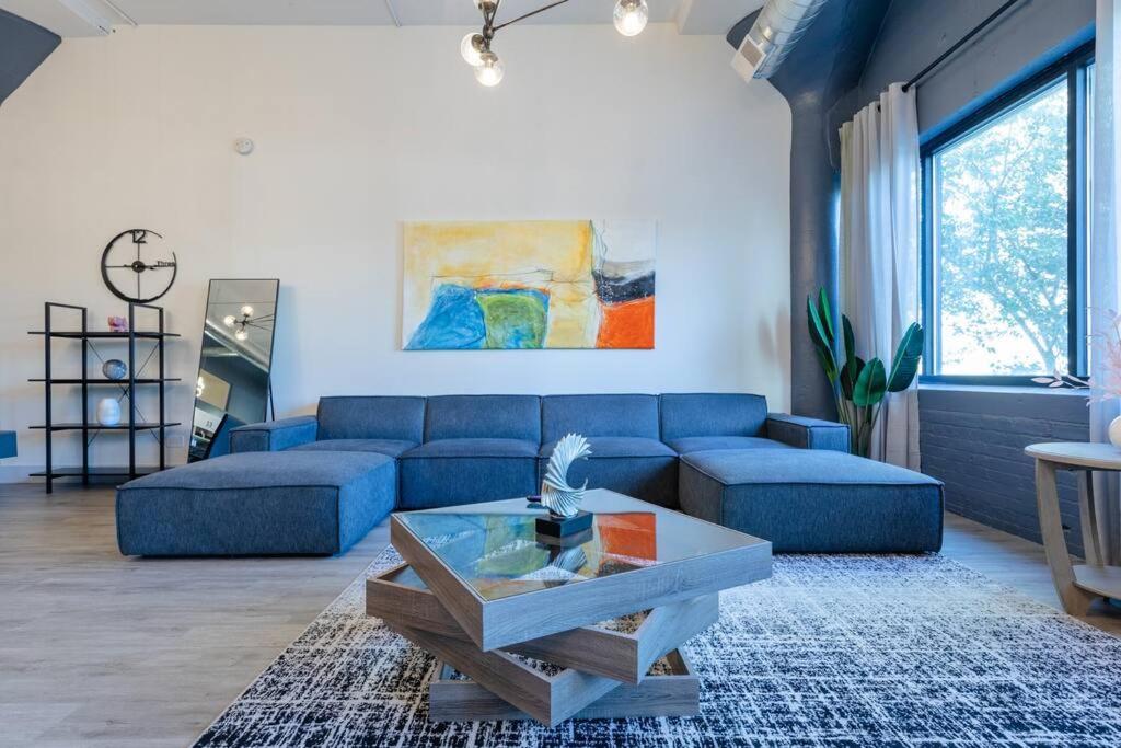 Group-friendly 5br Sleeps 12 With Billiards, Optional Parking And Gym Access Near Mccormick Place And Soldier Field Apartment