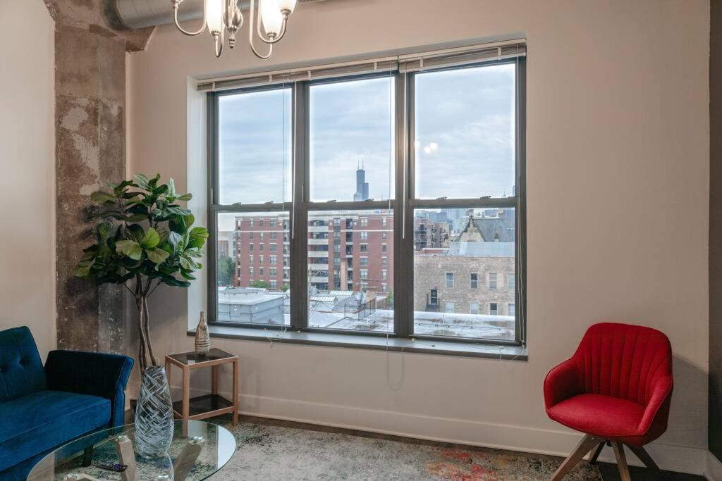 Fully Equipped 2br In South Loop With Optional Parking And Gym Access Near Mccormick Place & Lakefront Attractions *