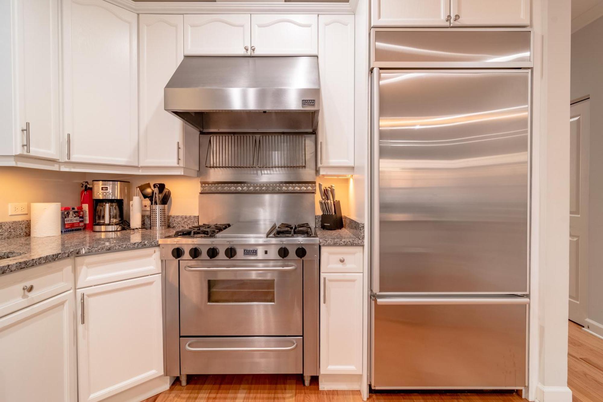 Beautiful 5br For 14 Guests With Free Parking Hotel