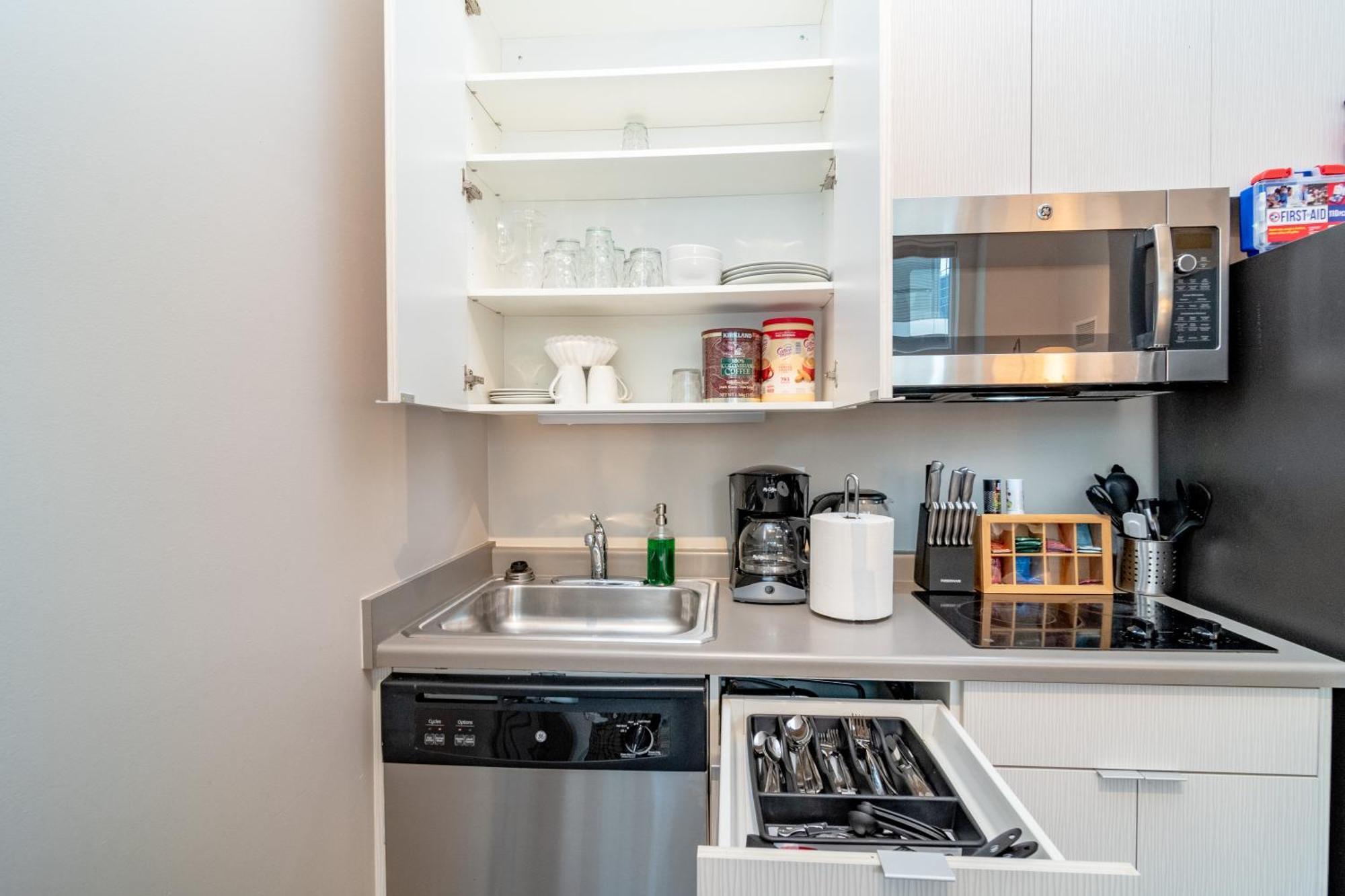 Mccormick Place Magnificent 2br With Optional Parking, Patio, Gym Access Near Grant Park, Museums, Soldier Field & Shore * Chicago
