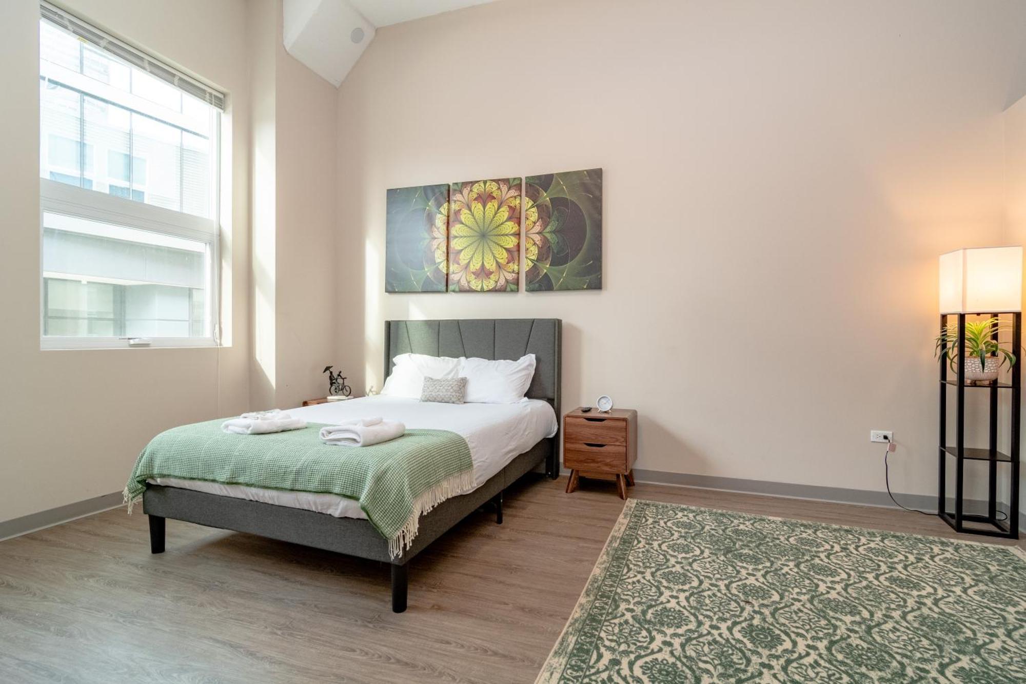 Mccormick Place Magnificent 2br With Optional Parking, Patio, Gym Access Near Grant Park, Museums, Soldier Field & Shore