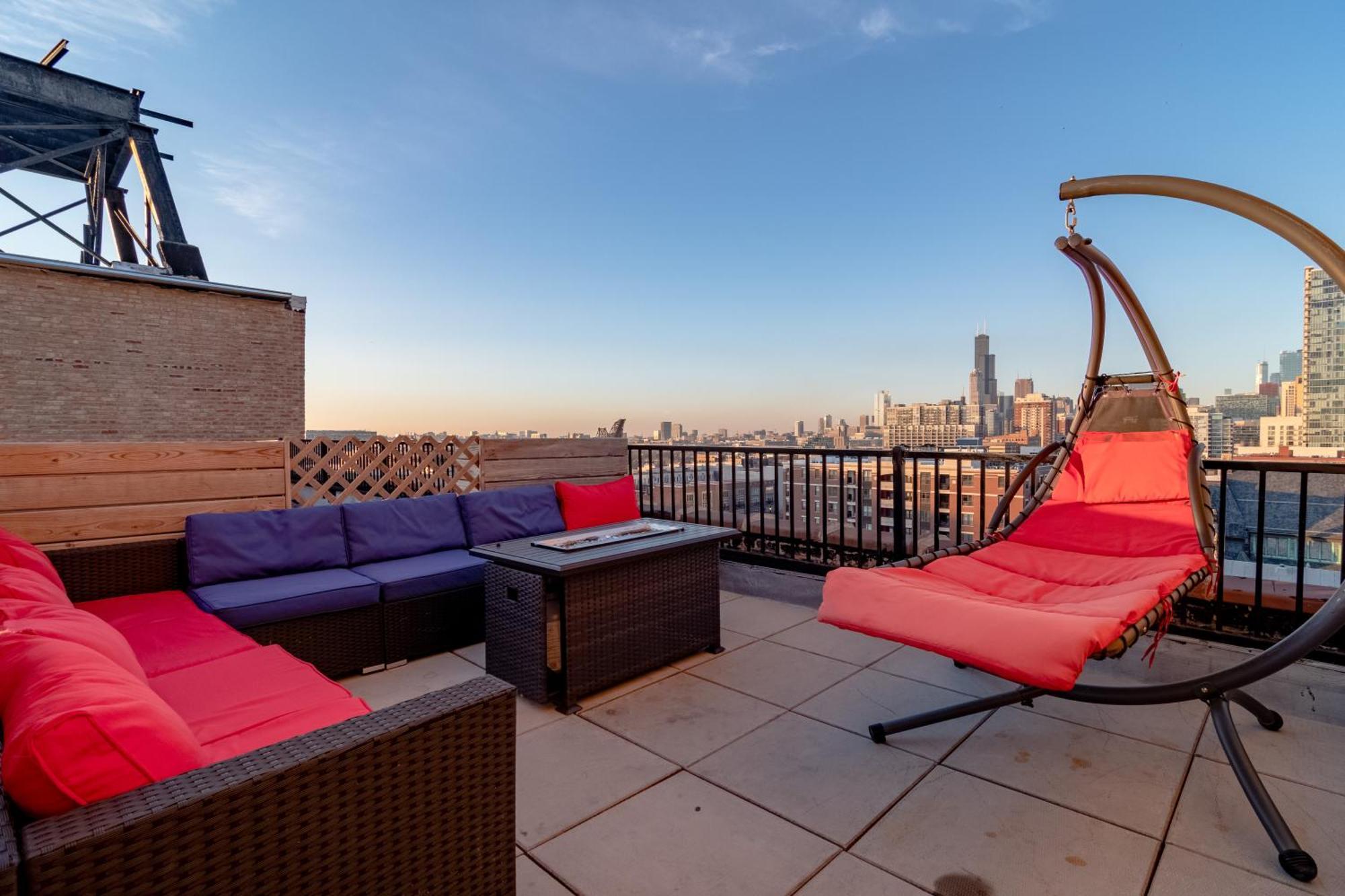 Apartment Mccormick Place 3br Luxury Penthouse Duplex With Personal Rooftop And Optional Parking For 8 Guests In South Loop *