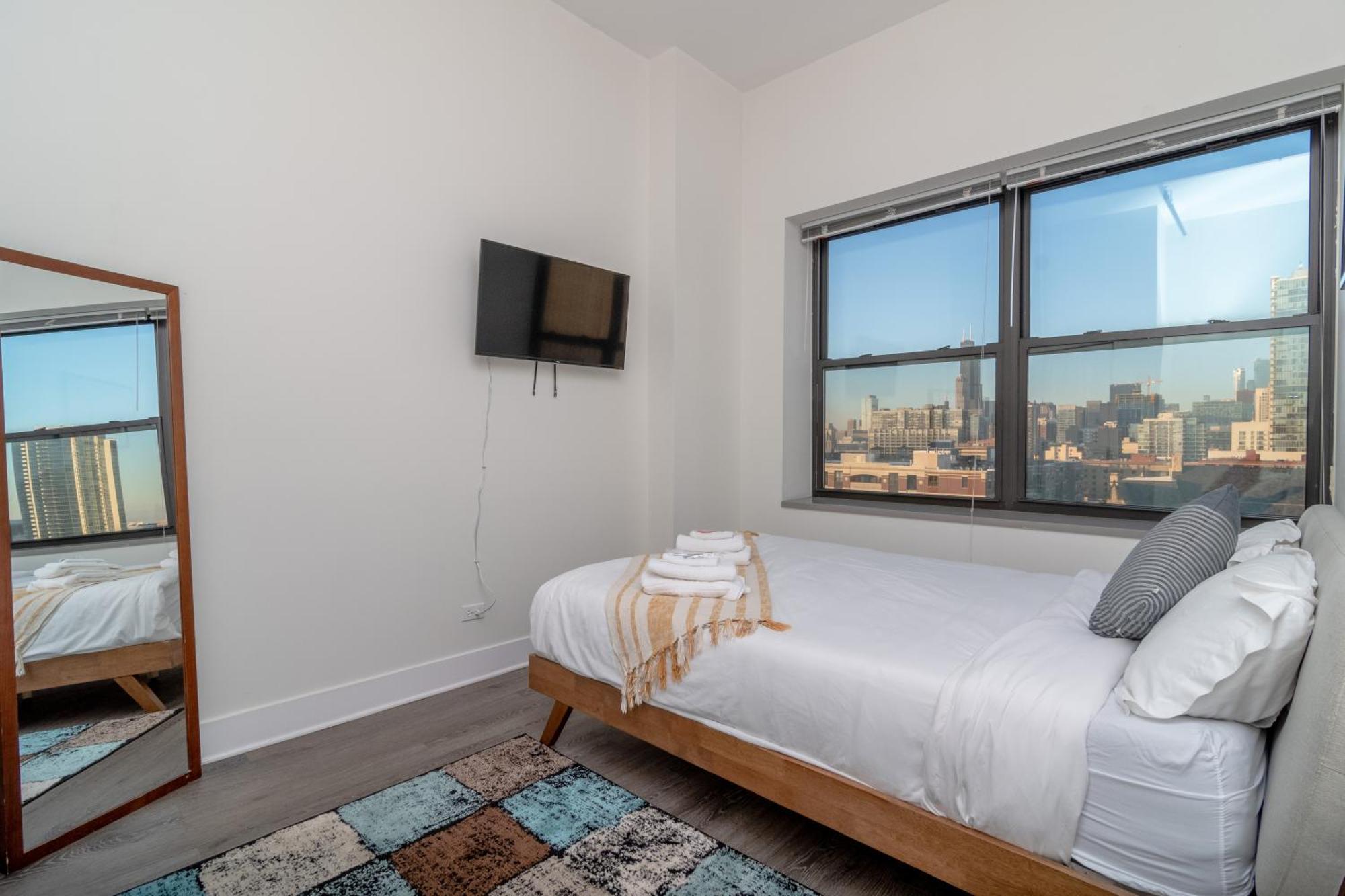 Apartment Mccormick Place 3br Luxury Penthouse Duplex With Personal Rooftop And Optional Parking For 8 Guests In South Loop Chicago