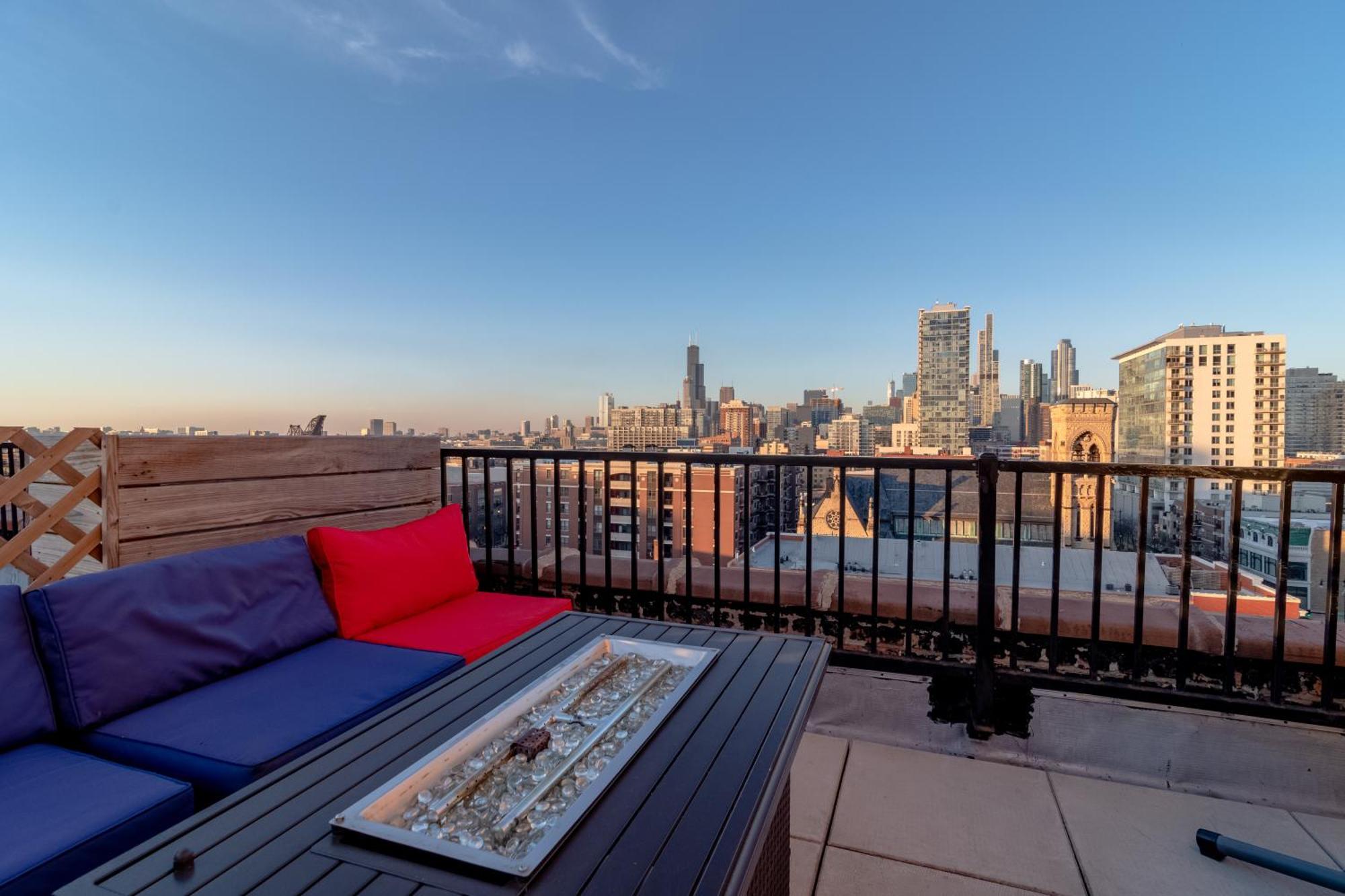 Apartment Mccormick Place 3br Luxury Penthouse Duplex With Personal Rooftop And Optional Parking For 8 Guests In South Loop *